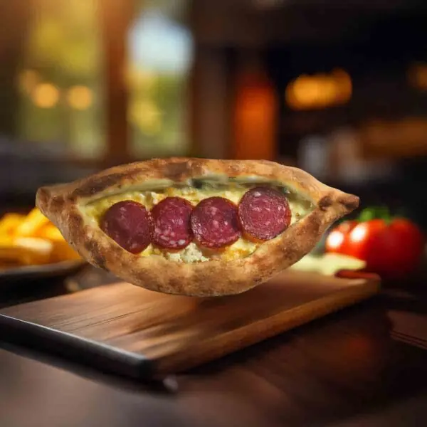 Pide mit Käse und Sucuk